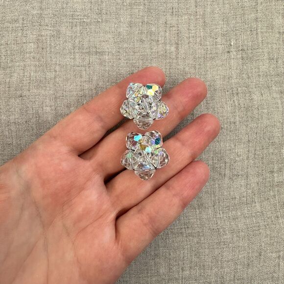 Vintage 1950's LAGUNA Sparkly AB Crystal Flower Cluster Screw Back Earrings 1" - Picture 2 of 12